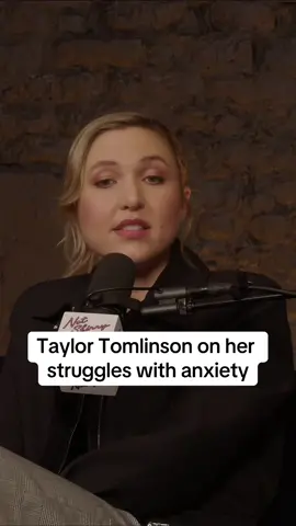 Talking to a stranger on the phone? Nope, can’t do it! Talking to a stranger in real life? No big deal! @taylortomlinson #taylortomlinson #podcastclips #anxiety #MentalHealth 