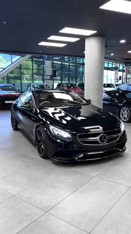 The 2015 Mercedes-AMG S65 Coupe, priced at R1,599,000.00 with 79,336 km. This high-performance luxury coupe is powered by a 6.0L V12 biturbo engine, delivering an astonishing 621 horsepower. The S65 Coupe combines opulent comfort with advanced technology, featuring premium leather interiors, a Burmester surround sound system, and cutting-edge driver assistance features. Experience unparalleled elegance and power with the Mercedes-AMG S65 Coupe. #PharoahAuto #PharoahGroup #MercedesAMG #S65Coupe #V12Power #LuxuryPerformance