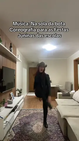 Coreografia da Música”Na sola da bota” para as festas juninas das escolas. #coreografia #coreografa #festa #festajunina #dança #professoresnotiktok #escolas #alunos #ensaio #apresentação #sertanejo #country 