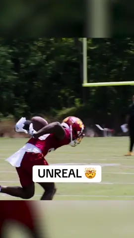 Quan Martin with one of the best interceptions you’ll ever see 😮‍💨 (via @Washington Commanders) #nfl #football #wow #highlight 
