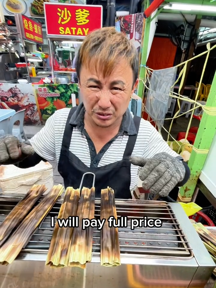 $2.10 fish cake in Malaysia 🇲🇾 #streetfood #malaysia #malay #kualalumpur #kualalumpurmalaysia #streetfoods