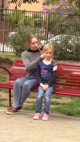 Little girl struggles to tie her hair. #foryou #foryoupage #experiment #hair #kindness 