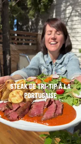 STEAK DE TRI-TIP À LA PORTUGAISE 🍴🥩 Surprenez la tablée avec un steak de Tri-Tip cuisiné à la portugaise sur le barbecue. 👩🏻‍🍳Vous êtes de type sauce? Vous serez servis avec cette délicieuse sauce piri-piri! 🤤🧡 La recette se trouve sur IGA.net! 😋 Geneviève xx #steak #piripiri #barbecue #BBQ #bbqtiktok                @IGA, Vive la bouffe 
