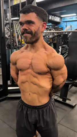 treinão de ombros que rolou ontem na mansão maromba #gym #academia #fisiculturismo #classicphysique #nanismo #mansaomaromba 