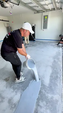 Instalación de garage epoxy flake profesional. Epoxy 239 #epoxy239 #garageepoxy #epoxyflake #garageflake #epoxy239 #garageepoxy #epoxyflake #graciasDios 