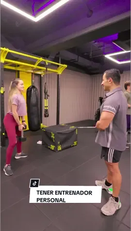 ✅️ 4 ventajas de tener entrenador personal  1- El entrenamiento se adapta a tu estilo de vida, objetivo y necesidades  2- Te enseño a ejecutar de la mejor forma cada repetición  3- Tienes menos riesgo de lesionarte  4- Tu tiempo será bien aprovechado y conseguirás resultados más rápido Coordinemos una cita y prueba la diferencia 💪 📽🎬@paradisebranding #smartfitescazu #costarica  #entrenadorpersonal #fitnessmotivation #GymTok 