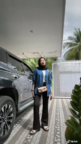 tim hobi pake flare jeans
