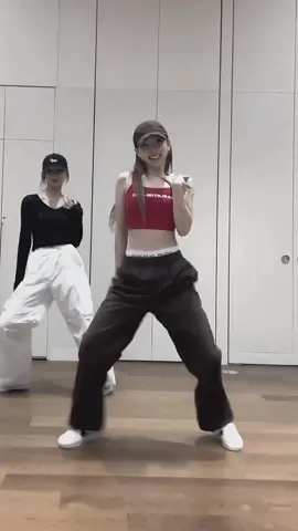 günaydınlarr ll nayeon dance fancam ll #blimy_chocolate #nayeon #fancam #rosekittyw0 #fypシ ll @ᯓ𝘌𝘭✰𝘴’🐰 