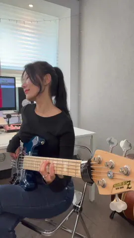 Armageddon .. !!! 🧝‍♀🖤 에스파 신곡에 베이스 얹기 ..  진짜 중독 쩐다.. 🥵🔥 . . . . #aespa #에스파 #Armageddon #bass #basscover #fyp 