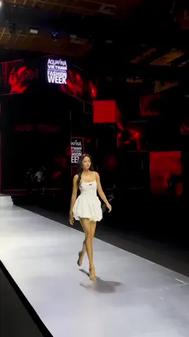 Khi Hen Rehearsal tại Aquafina Vietnam International Fashion Week. #catwalkvn #hhennie #rehearsal #aquafinavietnaminternationalfashionweek #2024 