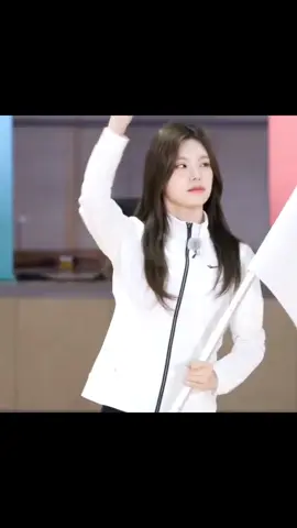 hwang yeji hair down is so freaking pretty😭🤍 #yeji #itzy 