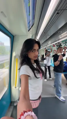 Replying to @theweekanne we were unintentionally in sync!!✨🫶🏽 ofc we had to have Ean on the wind 🤣 @HITZ @theweekanne @The Kid LAROI. #tubegirl #tubegirleffect 