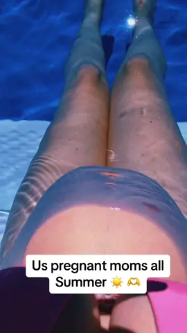 How to deal with pregnancy in the summer ☀️💖🫶 #swimming #pool #pregnant #twins #pregnancyjourney #thirdtrimester #pregnanttiktok #MomsofTikTok 