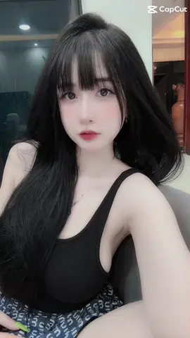 Thứ duy nhất có thể giữ chân em, không phải là tình yêu, mà là sự che chở. Thứ duy nhất khiến em cảm thấy an lòng, không phải là anh nói yêu em bao nhiêu lần, mà là anh vì em mà làm bao nhiêu chuyện.