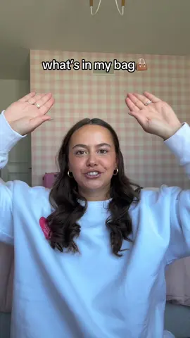 quick how many lip products do you think i have😭 #girls #whatsinmybag #trend 