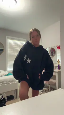 my fav summer hoodie, such great quality and so comfy thanks @aelfricedenofficial #aelfriceden #aelfricedenfamily #aelfricedenad #ad 