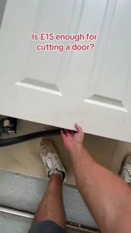 How much your charging or do you not even cut doors #pov #flooring #satisfying #chippy #foryou #dorsetdagger 