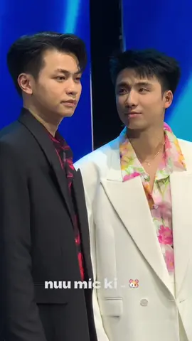 🌻: “nhìn Ninh”  SAO ANH HÔNG KHOÁC VAI EM 🥺 #ninhduongstory #ninhanhbui #nguyentungduong #amiuoi #nuumicki #fyb #viral #xh #aquafinavietnaminternationalfashionweek 
