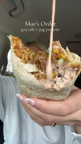 Left that blooper in there just for you guys 💋 Here's what I ordered at Moe's:  (479 cals + 51g protein)🌯 10 in 