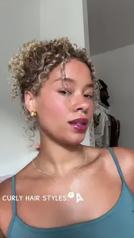 Still obsessed w my hair🤭 #curlyhair 