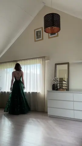 I think emerald green is my new favourite color #gala #emeraldgreen #classystyle @jjshouseofficial Disount code catharina3105 for a fun suprise 🫶🫶 *ad