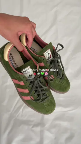 They called this colour “Wild Pine & Gum” 🥴 reminded me more of strawberry matcha Adidas Tabacco > Sambas 👀 #adidassamba #adidasgazelle #endclothing #adidastabacco #fyp #CapCut 