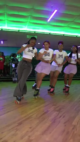 #rollerskaters #trending #blackpeopleskating #rollerskatingtricks #fyp #rollerskating #rollerskate #foryoupage 