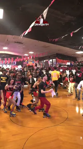 #rollerskaters #trending #blackpeopleskating #rollerskatingtricks #fyp #rollerskating #rollerskate #viraltiktok 