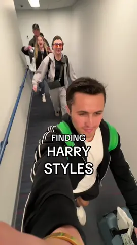 IM SHAKINGGGG @Meghan Trainor @darylsabara #harrystyles #meghantrainor 