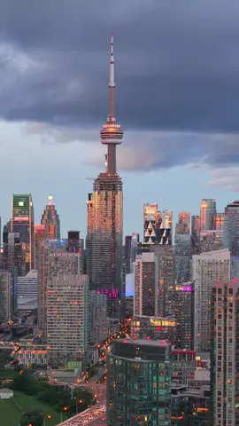 Toronto: City of Skyscrapers! #toronto  #explore  #canada  #downtowntoronto  #skyline  #skyscraper  #dji @DJI Official 