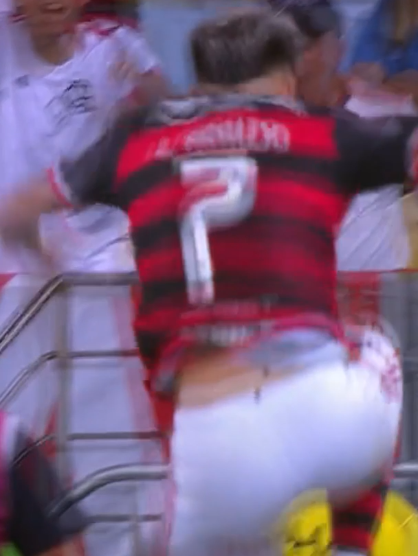 Luiz Araújo estava danado! Dois belos gols que garantiram a vitória do Flamengo sobre o Grêmio, por 2 a 1, e a liderança do Brasileirão #futebol #flamengo #gremio #brasileirao #tiktokesportes