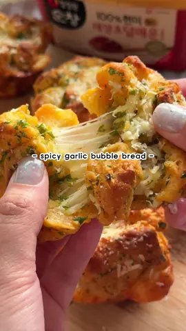 spicy garlic bubble bread 🥖  #cheesebread #garlicbread #bubblebread #pullapartbread #easybaking #EasyRecipes #homecooking #cheesybread #easylunch #easysnack  bubble breads have been my newest obsession! today, i made a spicy garlic version with gochujang! i’m currently challenging myself to use up my 1KG mild gochujang tub from @ofoodusa so follow along to see what else i make!  recipe: -16 oz can of biscuits  -4 tbsp butter -1 tbsp minced garlic  -1/2 tsp Italian seasoning  -1/2 tsp garlic powder -1/2 tsp salt  -1/2 to 1 tbsp gochujang  -8 oz mozzarella cubes  -2 tbsp chopped parsley  -in a small bowl, mix the melted butter with minced garlic, italian seasoning, garlic powder, salt and gochujang.  -cut your biscuits into pieces (approximately 16 pieces per biscuit).  -in a large bowl, toss together the biscuit dough, mozzarella cubes and chopped parsley with the butter sauce until well coated.  -form into balls and place each ball into a greased muffin tray.  -bake at 350F for 15-20 mins.  -enjoy!  inspired by my fav @Sheila Williams 🥰