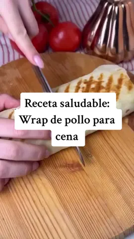 Receta saludable: Wrap de pollo para cena  Come rico y sin complicaciones, porque te lo mereces🥳 sígueme y conoceras las mejores recetas y tips  Ingredientes: -Tortilla integral - Filete de pollo preparado de cualquier forma - Lechuga - Tomate Aderezo (para 2 porciones) -crema agria 15% o yogur griego 2-3 cucharadas - Mostaza: 1 cucharadita - Jugo de una rodajita de limón - Ajo seco media cucharadita - Salsa de soja a elección  Enrolle el panecillo y colóquelo en una sartén o grill normal. Guarda esta receta y hazla en tu próxima cena  Wrap de pollo saludable Wrap de pollo Fajita Saludable Fajita de pollo  #wrapdepollo #fajitadepollo #fajitasaludable #comidaparadiabeticos #cenaconwrapdepollo #lacocinaquecuida  Créditos hristinapp