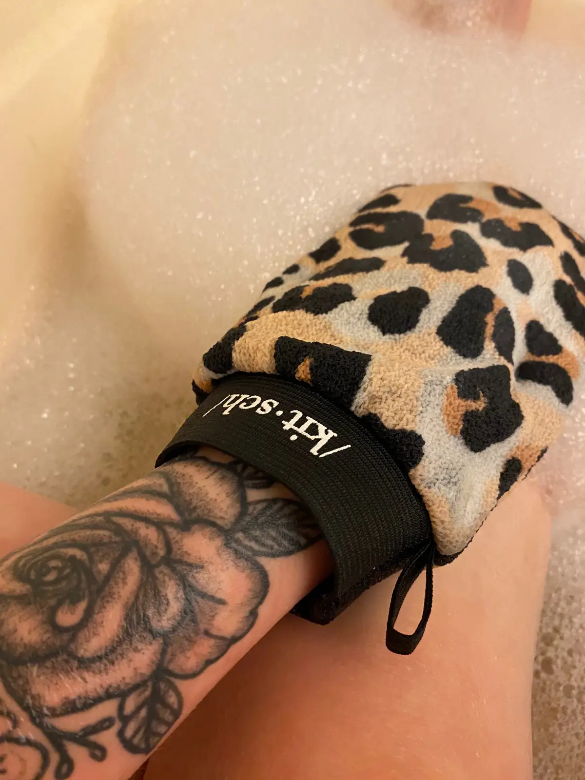 Some of my favorite products right now! I would love to collab email in bio #SelfCare #nightroutine #fypシ゚viral #tiktok #justtryingtomaketheworldsmile #smellgood #sofreshandsoclean @Herbivore Botanicals @SAINT LAURENT @Kitsch LLC #versed @The Nue Co 