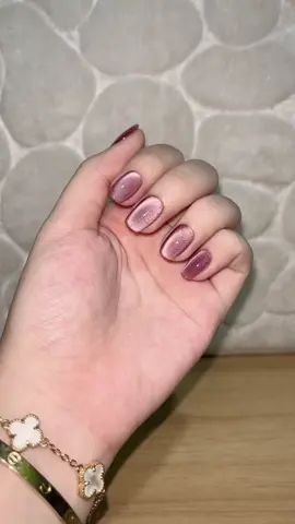 fresh look nails? here’s a purple cateye for yaaa! 💅🏻 #fyp #pressonnails #handmadenails #cateye 