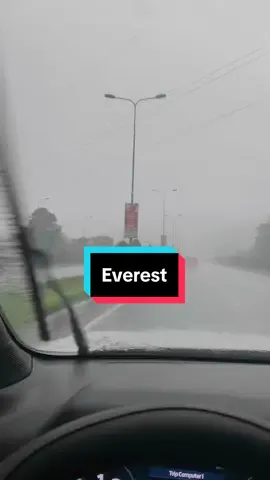 Lái xe trời mưa và hoài niệm những điều đã cũ.. #ford #everest #dalat #rain #chill #tamtrang  