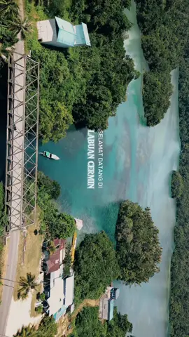 Tempat ini benar-benar menakjubkan jika Anda belum pernah ke sana, saya sangat merekomendasikan untuk mengunjungi tempat ini. 🏝️🧜🏻‍♀️👙🐬🐚🏖️ 📍Labuan cermin, berau, kaltim - indonesia  🎥 @derawantrip  #pesonaindonesia #wonderfullindonesia #derawantrip #labuancermin