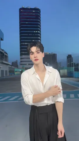 แขนช้ำหมดเเล้วมั้ง ถกแขนเสื้อไป 3000 ครั้ง