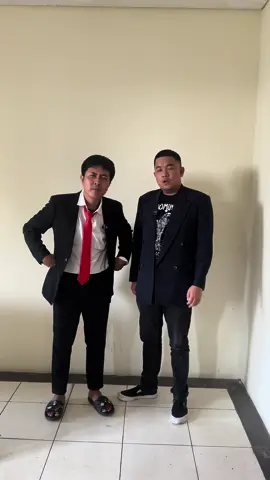 Lip Service untuk tOp LeaDeR