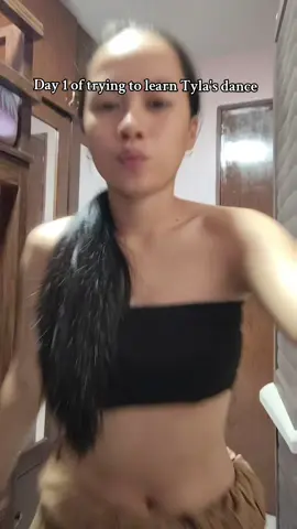 Day 1 of trying to learn Tyla's dance🤭#tyladancechallenge #tyla #dance #smooth 
