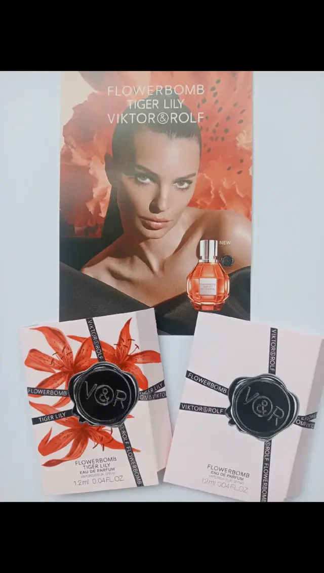 💗VIKTOR & ROLF💗 FLOWERBOMB TIGER LILY SAMPLE FLOWERBOMB Thank you so much for sending me two gorgeous samples. Love them both  @viktorandrolf_fragrances  #viktorandrolf  #viktorandrolffragrances  #viktorandrolfflowerbomb  #viktorandrolfflowerbombtigerlily #samples 