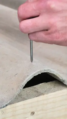 The one tip you need to know about hammering nails! 💯