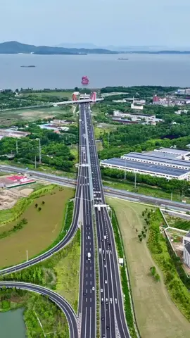 This is the longest lakebed tunnel in China so far, Wuxi Taihu Tunnel...