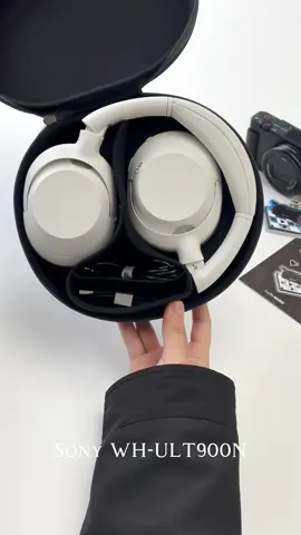 沉浸式开箱Sony WH-ULT900N 可折叠头戴式耳机🎧 🔥最长30小时电池续航力🔋 🔥ULT1 或者ULT2 一键进入重低音增强模式 🔥Sony Logo做了镭射幻彩处理 🔥阻尼感适中的伸缩头梁 . #sony #sonywhult900n #sonyheadphones #sonymalaysia 
