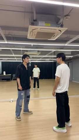 Pondphuwin dancing re-moveon🥺🥺#ppnaravit #phuwintang #pondphuwin 