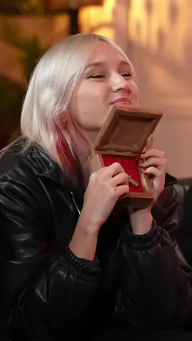 spoiler, była to zawsze druga osoba z lewej i nikt się nie skapnął 😬