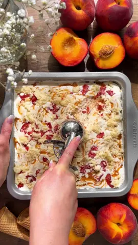 Peach Cobbler Ice Cream 🍑🍨🧡 Creamy vanilla ice cream swirled with peach compote, cobbler crumb pieces and salted caramel 🧡 #peachcobbler #icecream 