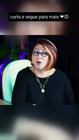 Sinais de Alerta em Relacionamentos: Conexão Emocional e Distância O vídeo fala sobre como os relacionamentos precisam de proximidade emocional e apoio mútuo para florescer. A falta de conexão emocional, mesmo estando fisicamente próximos, é um sinal de alerta. O isolamento emocional pode ser prejudicial, sendo importante compartilhar experiências juntos. O respeito mútuo é essencial, não se limitando a evitar críticas, mas valorizando o outro como um igual. O vídeo destaca a importância de considerar as necessidades e desejos do parceiro para manter um relacionamento saudável.  #relacionamentos  #relacionamentosaldavel  #diadosnamorados  #namorada  #terapiadecasalonline  #amorverdadeiro  #relacionamentostoxicosfora  #casamentoblindado