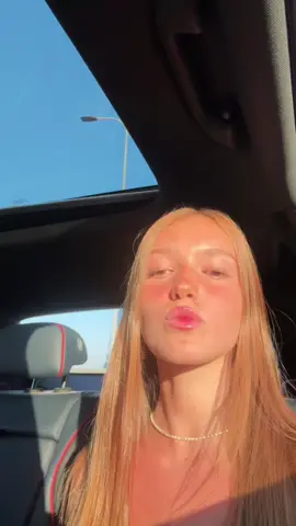 👩🏿‍🦰