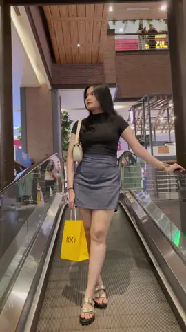 Simple outfit di buru buru kamuu😘💕